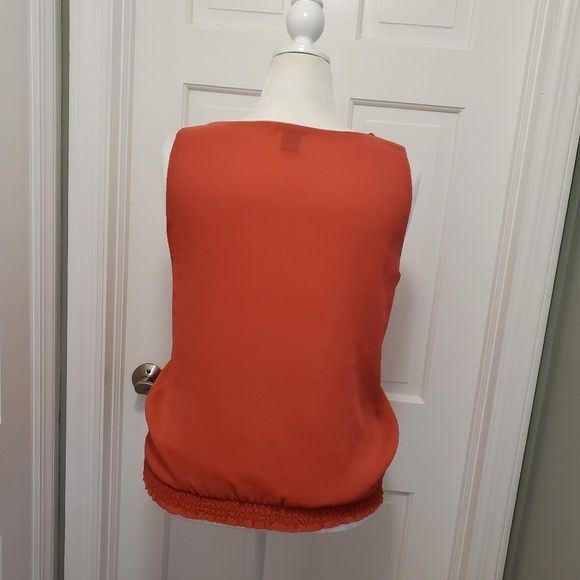 Nue Options Sleeveless Blouse Size XL, lightweight smocked hemline - Picture 4 of 8